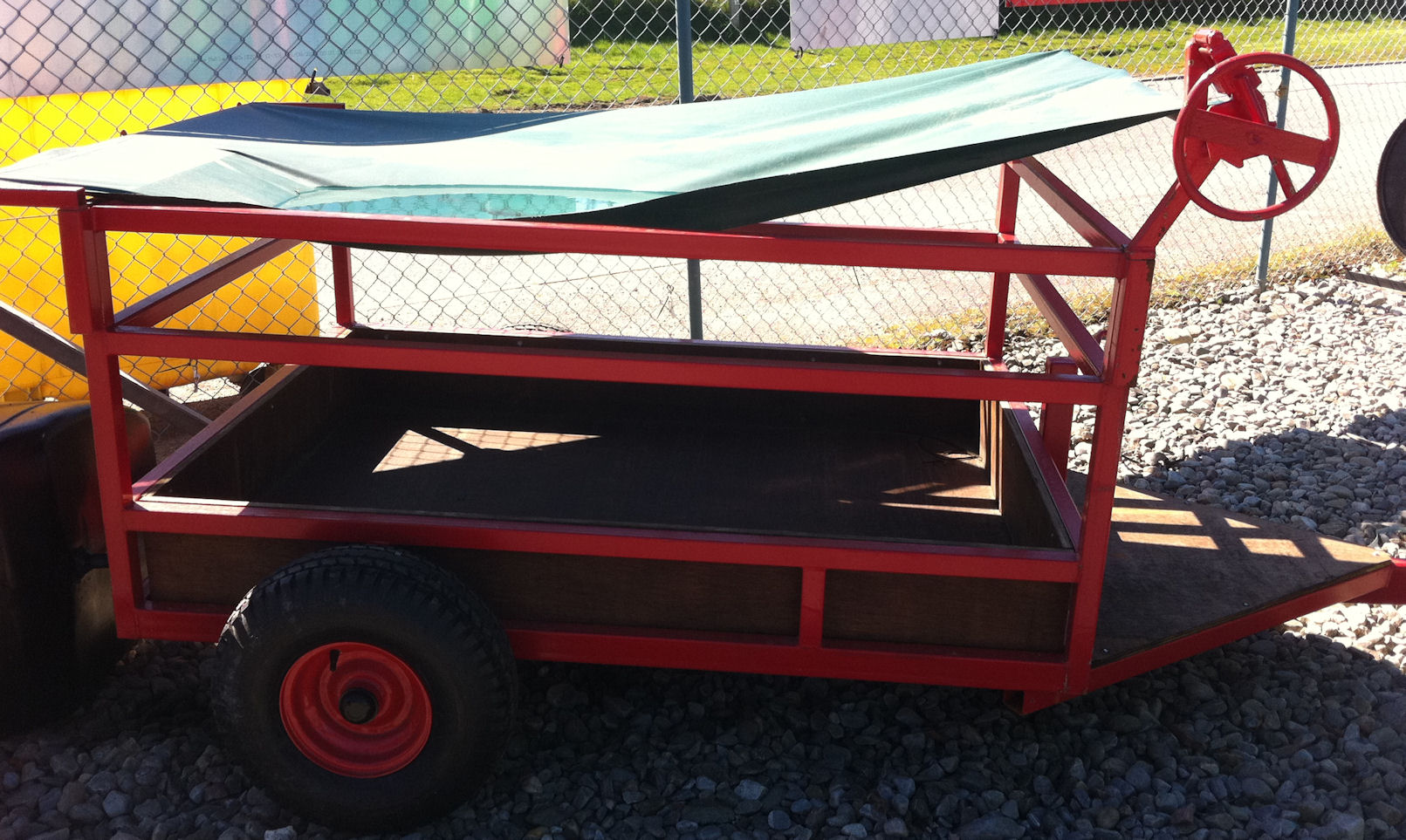 Glendale Covered Horned Sheep Feeder Mclaren Tractors