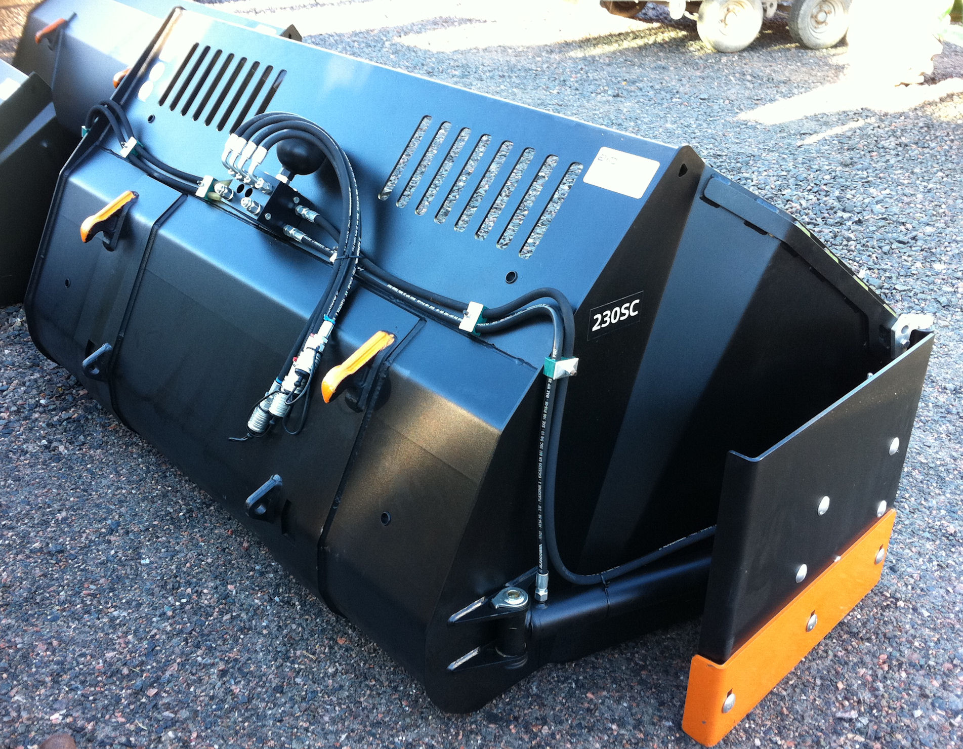 Snow bucket 2.3m rear McLaren Tractors