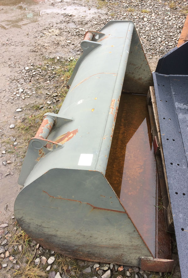 MX Chillton 5ft 1.5m loader bucket for sale 2 McLaren Tractors