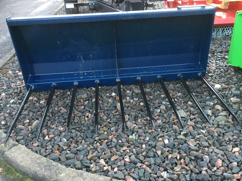 MTL 1.6m 5ft 4in 9 tine muck fork with euro fittings for sale
