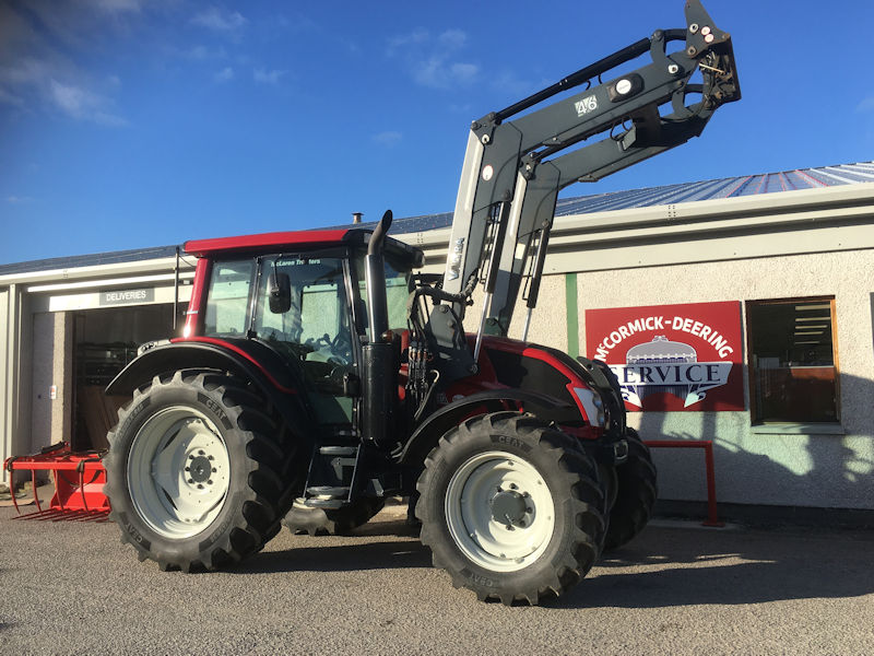 Valtra N113H3 122hp 2015 model tractor with loader for sale – SOLD